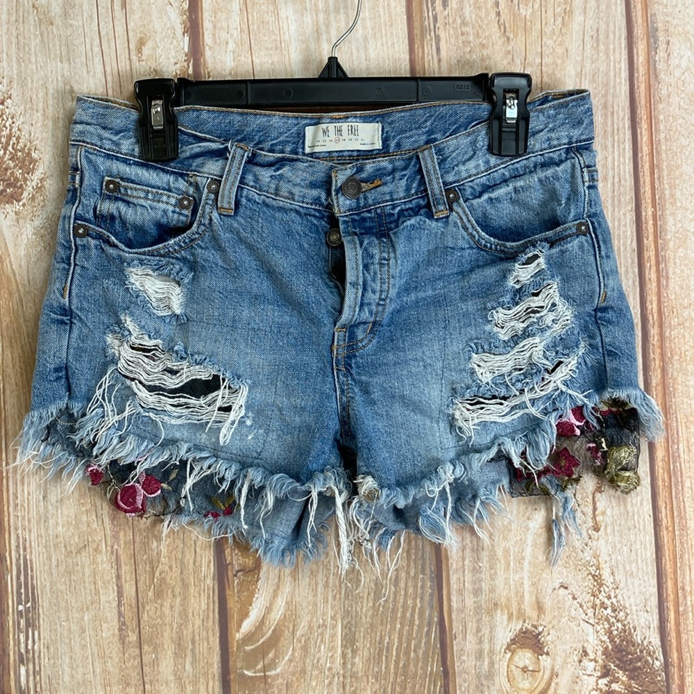 💵We The Free Distressed Lace Trim Denim Short Size 27